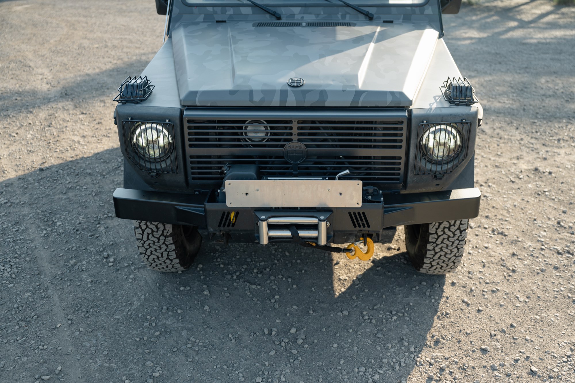 230 GE Camouflage – Front mit Seilwinde